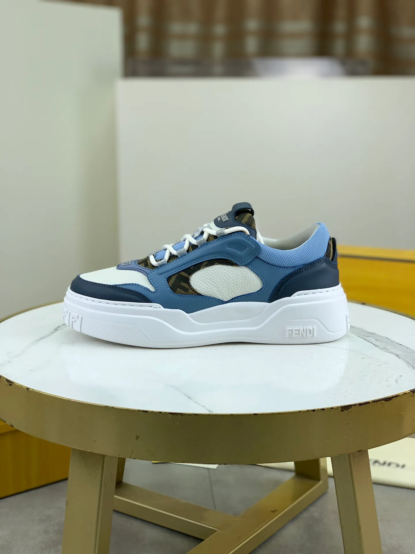 Men's men's shoes 💰P760 new style 💰💎💎💎 summer hot style [FENDI Fendi] top version 🆕New sneakers, wavy soles engraved with original words. Embossed Fendi Flow lettering on the heel. The upper is made of high-end calfskin and breathable materials. Original lining with tone-on-tone details decorated with innovative handcrafting techniques. Ultra-light and wear-resistant TPU and IP foam soles, overall lightweight and comfortable. Size:39-44 (38 45 can be customized)